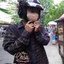 Jadi Momen Berbagi dengan Karyawan, Simak 9 Potret Betrand Peto Borong Takjil di Pasar