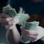 Dapat THR Untuk Pertama Kali? Ini Tips Habiskan Uang THR Dengan Bijak