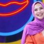 Cantik Manglingi, Intip 10 Potret Feni Rose Tampil Berhijab saat Jadi Host Rumpi