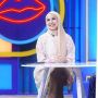 5 Ide OOTD Hijab Pashmina Feni Rose, Bikin Awet Muda di Usia 50 Tahun