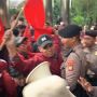 Mahasiswa Geruduk KPK Terobos Masuk Minta Firli Bahuri Mundur