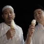 Kocaknya Chef Arnold Makan Es Krim Pakai Baju Gamis Panjang dan Peci: Kayak Pengantin Sunat