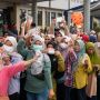 Kementerian BUMN Jual Sembako Murah Rp 55.000, Langsung Diserbu Emak-emak