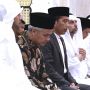 Momen Jokowi Salat Tarawih Berjemaah Bareng Ganjar Pranowo di Masjid Syekh Al Zayed Solo