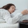 Suka Menunda Tidur? Ini 5 Bahaya bagi Tubuh yang Sering Disepelekan