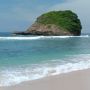 Pesona Hidden Gems Pantai Ngudel di Malang Selatan, Bak Private Beach