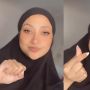 Sempat Dikira Jalani Proses Pemberkatan, Kini Rahma Azhari Tampil Cantik dengan Mukena Hitam