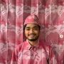Viral! Kelewat Unik Pria Ini Ide Bikin Baju Lebaran dari Kain Gorden