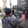 Banyak Spot Foto, Pemudik Motor Bagikan Momen di Tugu Perbatasan Cijolang