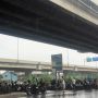 Jangan Asal Berteduh, Begini Tips Aman yang Bisa Dicoba Pemotor