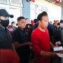 Nikmati Cuti Bersama, Jokowi Bagi-bagi THR ke Pedagang dan Buruh Panggul di Pasar Legi Solo