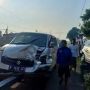 Jelang Salat Id, Mobil Suzuki APV Tabrak Innova di Tepi Jalan, Terdorong Hingga 15 Meter