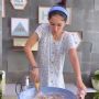 8 Potret Ussy Sulistiawaty Masak Ketupat dan Rendang Dalam Porsi Besar, Kualinya Gede Banget