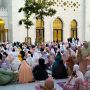 Jokowi dan Ganjar Tiba di Masjid Sheikh Zayed untuk Salat Idul Fitri