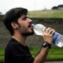 4 Tanda Kamu Minum Terlalu Banyak Air Putih, Merasa Mual dan Sakit Kepala