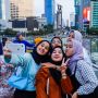 Jadi Wisata Alternatif, Anjungan Halte Bundaran HI Ramai Diserbu Pelancong
