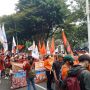 Peringatan May Day di Jakarta, Massa Buruh FSPMI Menyemut di Depan Balai Kota DKI