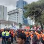 Dekati Kawasan Istana saat Aksi May Day, Massa Buruh Tumpah Ruah di Patung Kuda
