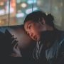 Terhubung Secara Online, Tapi Mengapa Orang Masih Merasa Kesepian?