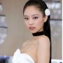 Jennie BLACKPINK Tampil Memukau dalam Balutan Chanel di Met Gala 2023