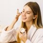 Perawatan Skincare Disuntik vs Dioles, Mana yang Lebih Ampuh Bikin Kulit Glowing?