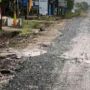Jalan Rusak di Lampung yang Baru Saja Diperbaiki Kembali Rusak karena Hujan