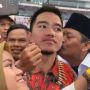 Tak Tinggal Diam Dijahili Sang Adik, Gibran Rakabuming Balas Unggah Foto Kaesang Pangarep Dicium Bapak-bapak