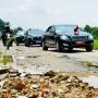 Momen Jokowi Terobos Jalan Rusak di Lampung Naik Mobil Indonesia 1