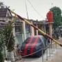 Prahara Warga Bekasi Ngide Bikin Garasi Mobil di Jalan Umum, Warga Mengamuk