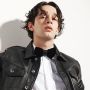 Putus dari Taylor Swift, Matty Healy Sempat Cium Bibir Security Laki-Laki saat Manggung