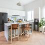 5 Inspirasi Dapur Kekinian dengan Kitchen Island yang Mewah