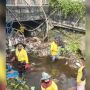 Tumpukan Sampah di Bawah Jembatan Pekanbaru, Kabel Semrawut Jadi Sorotan