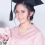 Hadiri Wisuda Anak, Penampilan Sus Rini Dibanjiri Pujian: Pangling Euy