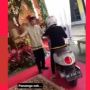 Pemotor Nyelonong Lewati Resepsi Nikah yang Digelar di Jalan, Aksinya Picu Perdebatan