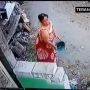 Heboh Wanita Kerap Siram Air Kencing ke Rumah Tetangga: Emak Siapa Tuh, Malu Banget Anaknya