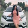 Cimoy Montok Pamer Mobil Baru, Warganet Salfok dengan Penampilannya yang Makinn Seksi