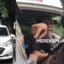 Detik-detik Tangan Petugas Dishub Digigit Pengendara Mobil Gegara Tak Mau Ditilang