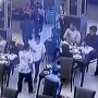 Terekam CCTV! Komplotan Pencuri Tas Beraksi di Restoran Padang, Jakarta Selatan