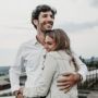3 Tanda Hubunganmu Berada di Fase Honeymoon, Jarang Terlibat Perdebatan!