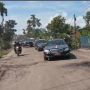 Bukan Cuma di Lampung, Ini Momen Mobil Jokowi Ajrut-ajrutan Saat Lintasi Jalan Rusak di Jambi!