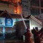Ruko Dua Lantai di Jalan Herman Yohannes Terbakar, Usai 2 Jam Api Berhasil Dijinakkan