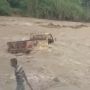 Viral Detik-detik Truk Hanyut Terseret Arus Sungai di Bogor