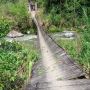 Rombongan Pengantin di Toraja Utara Sebrangi Jembatan Gantung yang Tiba-tiba Putus