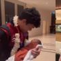 Penuh Haru! Adi Satryo, Kiper Timnas saat Pertama Kali Jumpa Sang Anak yang Baru Dilahirkan