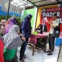 Ratusan Warga Bandung Antusias Berburu Pasar Murah