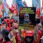 Demo Buruh Digelar Besar-Besaran di Dekat Istana, Massa AASB dan Gebrak Bawa Tuntutan Ini