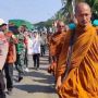 Viral Rombongan Biksu Thailand Jalan Kaki ke Borobudur Malah Diejek Botak, Padahal Punya Makna Mendalam
