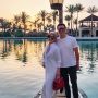Syahrini dan Reino Barack Bikin Konten di Gurun Pasir, Netizen: Adegan Gendongnya Kok Gitu?