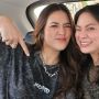 10 Potret Artis Nonton Konser Suga BTS, Raisa Datang Bareng Bestie