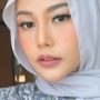 5 Inspirasi Outfit Hangout ala Dara Arafah, Selebgram yang Berhijab